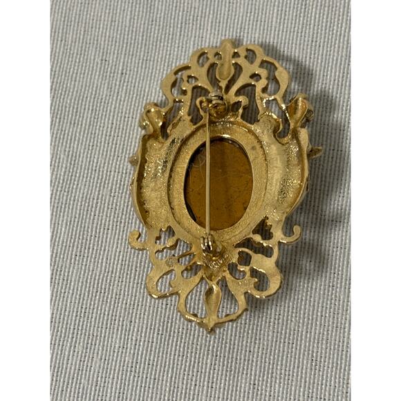 Vintage Gold Tone Brooch Red Glass Cabochon - Picture 2 of 2